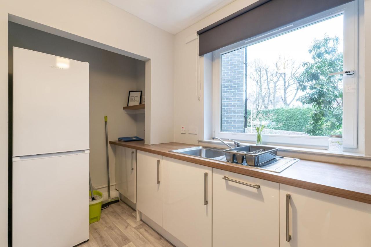 Ground-Fl Two Bedroom Apartment In ブリッジ・オブ・アーラン エクステリア 写真